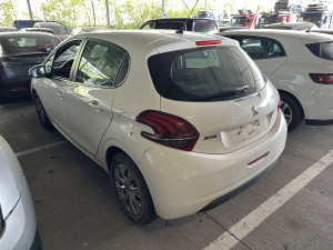 Peugeot 208 Signature 1.2i 61kW