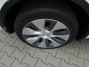 Tesla Model Y 75 kWh 378kW