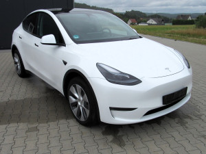 Tesla Model Y 75 kWh 378kW
